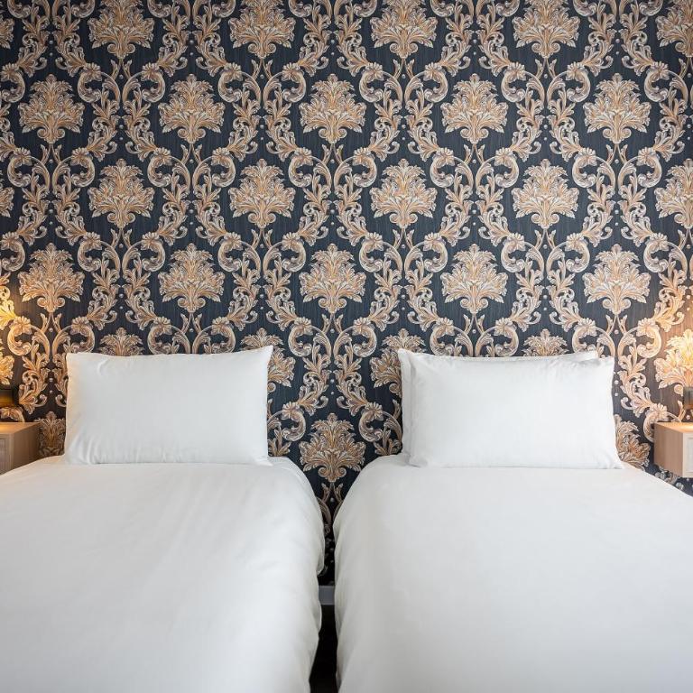 The Orange House Boutique Hotel and Upstairs Rooftop Bar Center of La Cala de Mijas 100m from the Beach - Habitación Doble Deluxe - 2 camas - 4