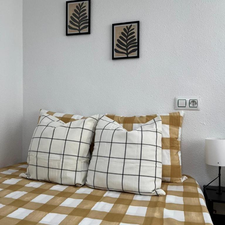 Urban Coliving Alicante - Double Room with Shared Bathroom - 2