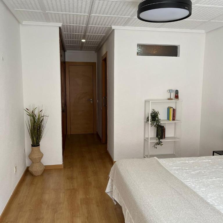 Urban Coliving Alicante - Double Room with Private Bathroom - 3