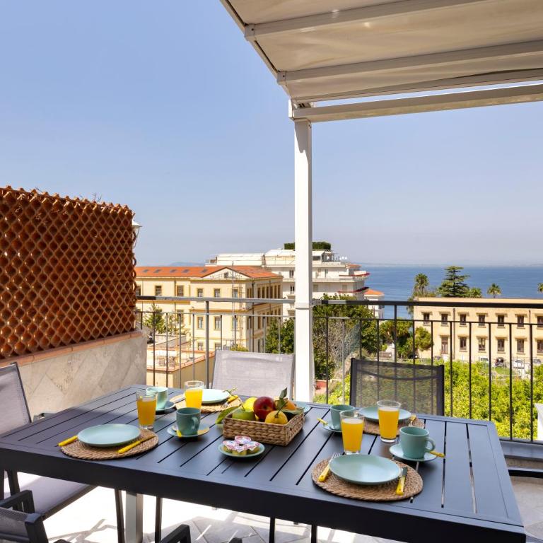 SorrentoVibes - 3BR Sorrento Apt SeaView Terrace - Appartamento con 3 Camere da Letto - 1