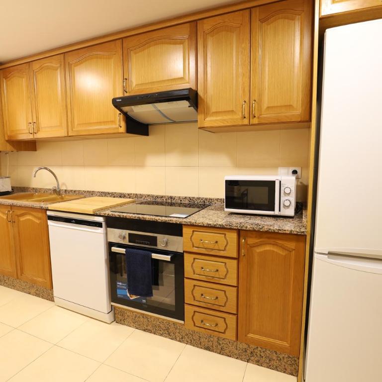 Maravilloso adosado para 8 en entorno privilegiado by Hometels - Apartment - 12