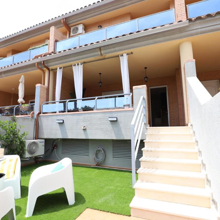 Maravilloso adosado para 8 en entorno privilegiado by Hometels - Apartment - 42