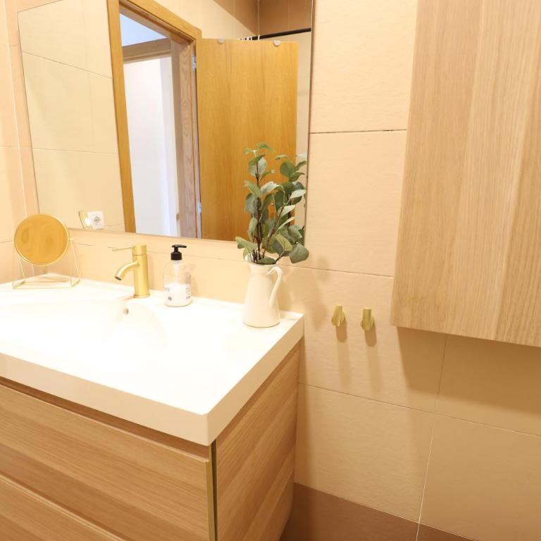 Maravilloso adosado para 8 en entorno privilegiado by Hometels - Apartment - 46
