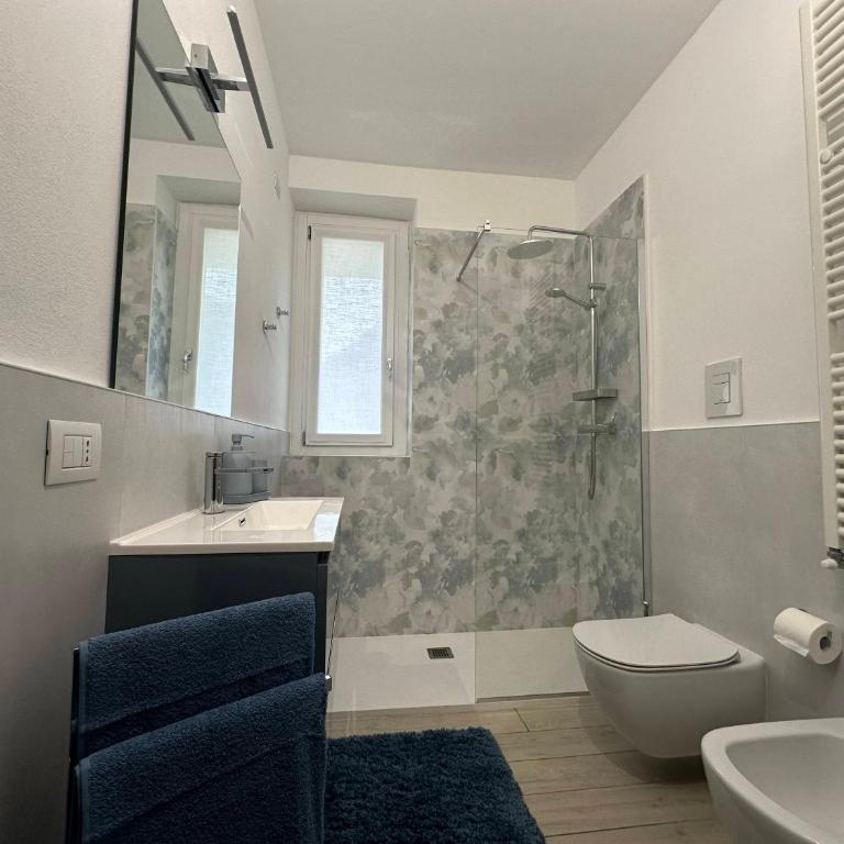 We Lake Como: lake view apartment, feeling home in charming Argegno - Appartamento con 1 Camera da Letto, Balcone e Vista Acqua - 9