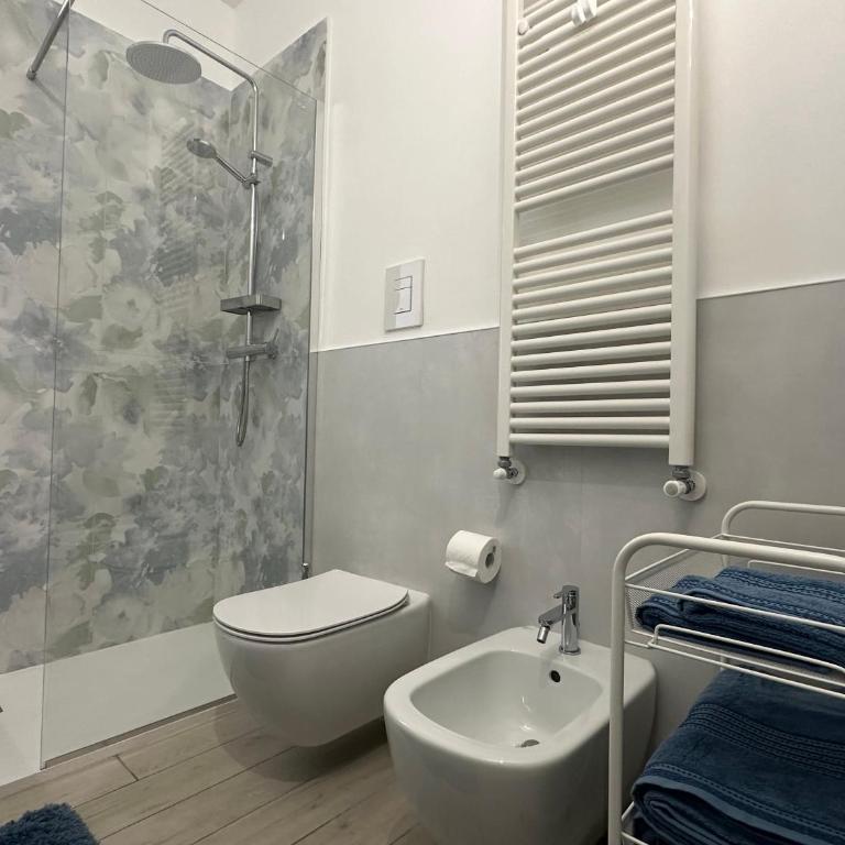 We Lake Como: lake view apartment, feeling home in charming Argegno - Appartamento con 1 Camera da Letto, Balcone e Vista Acqua - 10