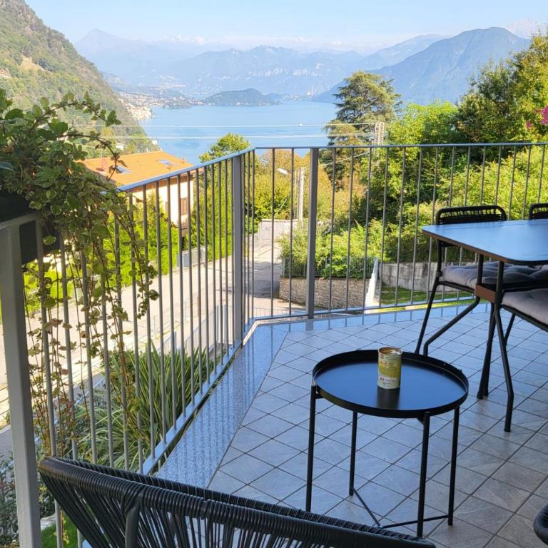 We Lake Como: lake view apartment, feeling home in charming Argegno - Appartamento con 1 Camera da Letto, Balcone e Vista Acqua - 16