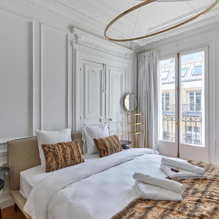 Sublime Apartment Montaigne Arc de Triomphe by Studioprestige - Two-Bedroom Deluxe Apartment - 3
