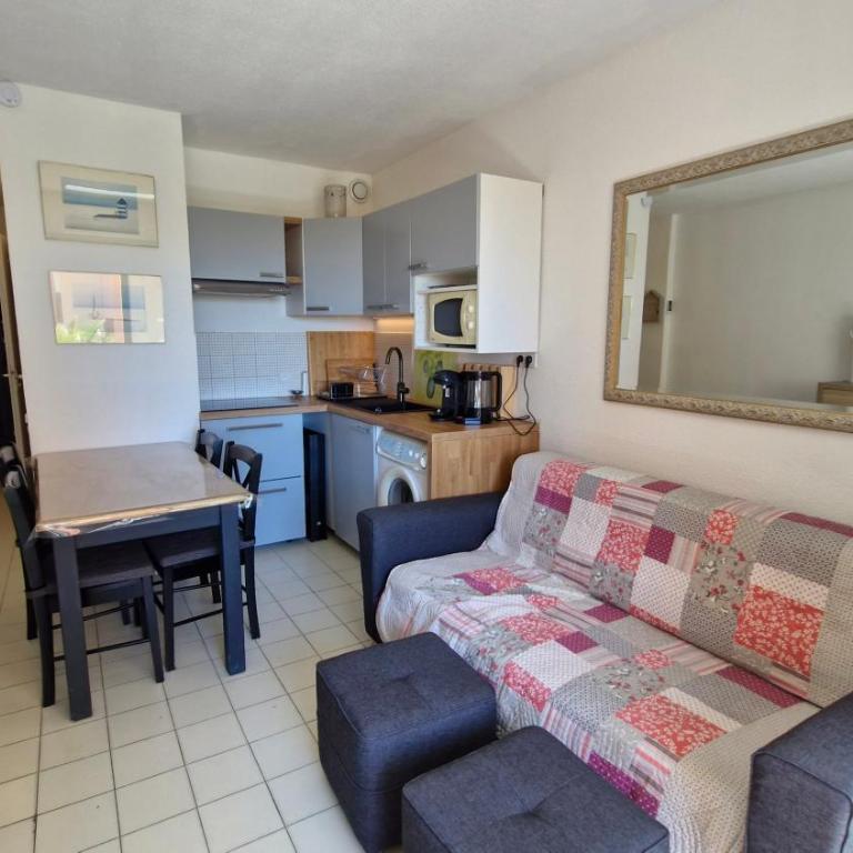 Le Tropique Appart front de mer avec loggia Piscine parking 2 chambres - Lg38 - Two-Bedroom Apartment - 10