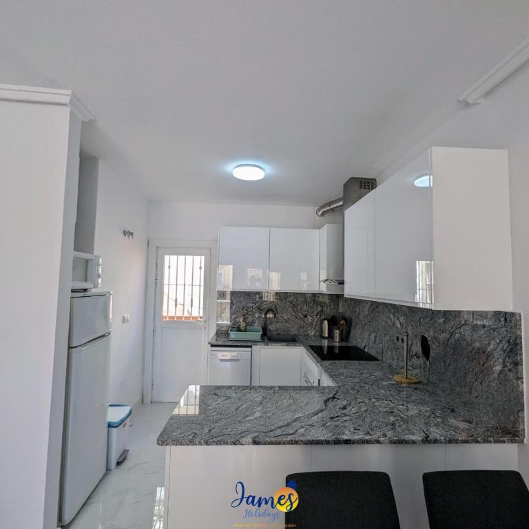 First Floor 2 Bedroom Apartment Near Emerald Isle LF13 - Apartment - 9