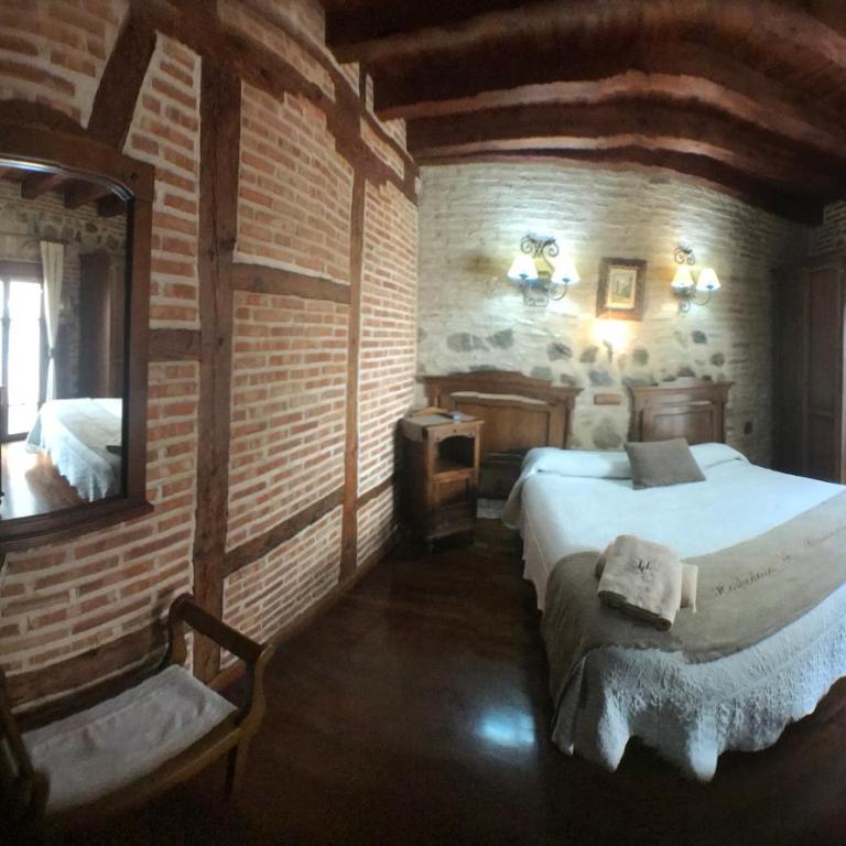 Hospederia Casa de Cisneros - Habitación Doble con balcón - 4