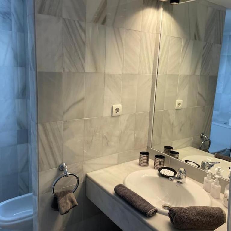 Beautiful 2 bedroom Apartment in Puerto Banus ! - Apartamento de 2 dormitorios - 9