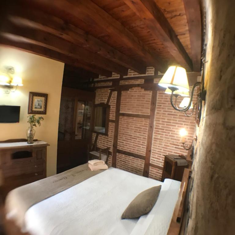 Hospederia Casa de Cisneros - Habitación Doble con balcón - 2