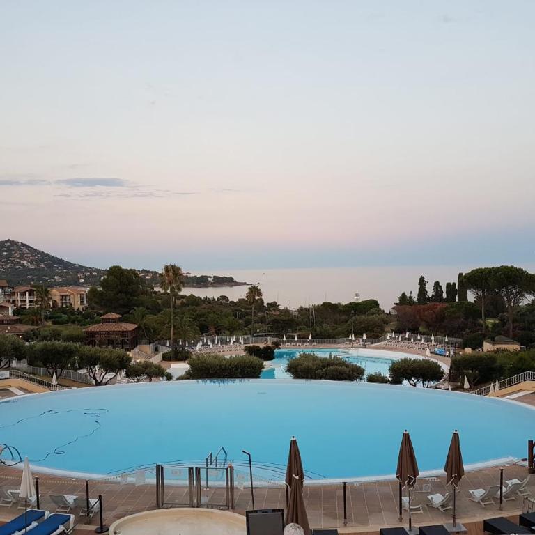 Cap Esterel en famille - 2pièces vue mer jardin piscine clim parking inclus - Apartamento - 1