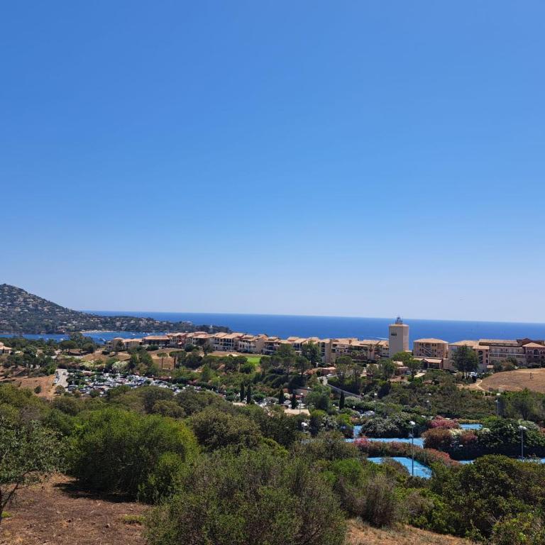 Cap Esterel en famille - 2pièces vue mer jardin piscine clim parking inclus - Apartamento - 17