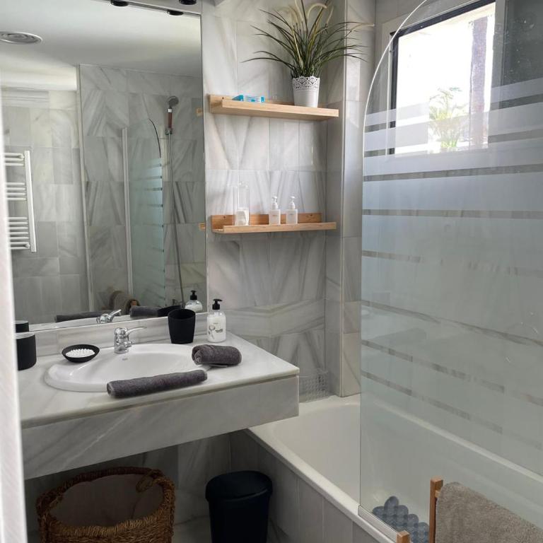 Beautiful 2 bedroom Apartment in Puerto Banus ! - Apartamento de 2 dormitorios - 43
