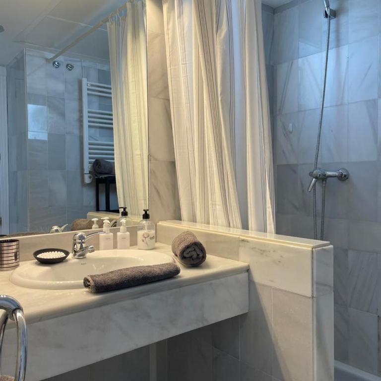 Beautiful 2 bedroom Apartment in Puerto Banus ! - Apartamento de 2 dormitorios - 47