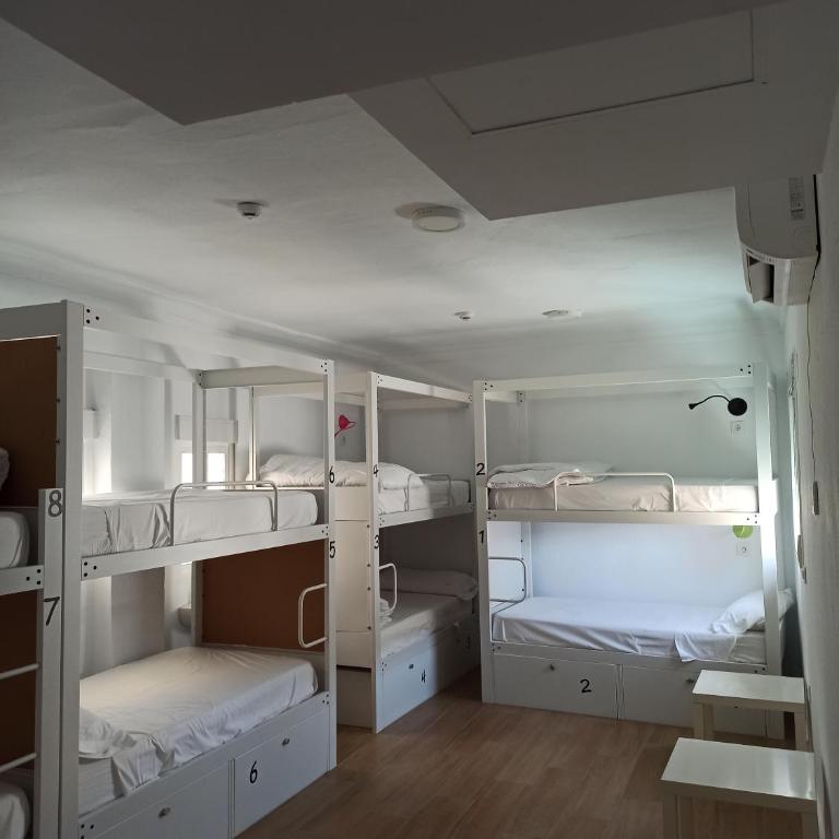 Vivian's Hostel VGH Auto Check-in - Bed in 8-Bed Mixed Dormitory Room - 3