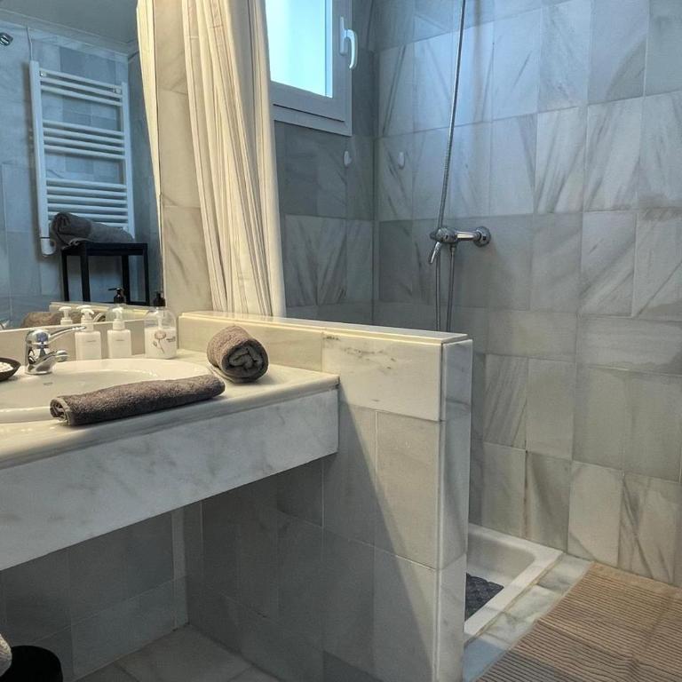 Beautiful 2 bedroom Apartment in Puerto Banus ! - Apartamento de 2 dormitorios - 51
