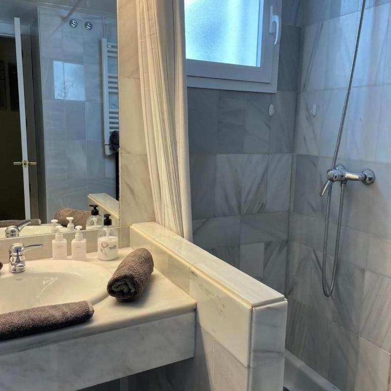 Beautiful 2 bedroom Apartment in Puerto Banus ! - Apartamento de 2 dormitorios - 54