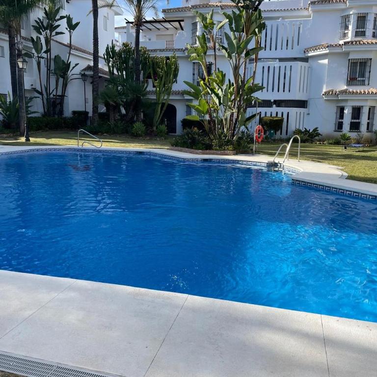 Beautiful 2 bedroom Apartment in Puerto Banus ! - Apartamento de 2 dormitorios - 55
