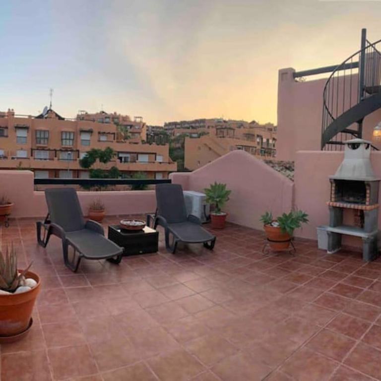 Penthouse Paradiso: 2BR Oasis in Casares del Sol - Apartamento de 2 dormitorios - 4