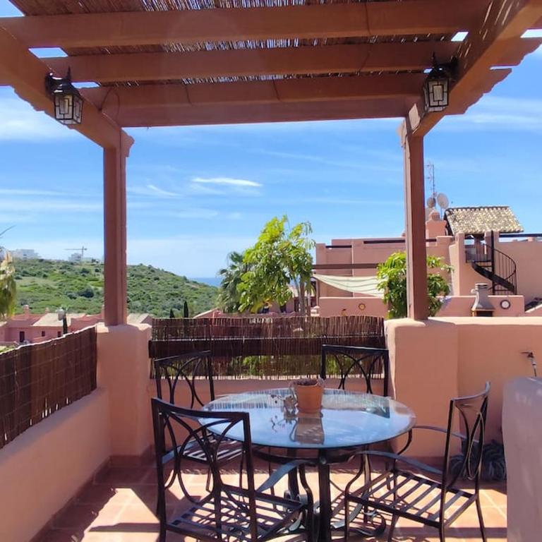 Penthouse Paradiso: 2BR Oasis in Casares del Sol - Apartamento de 2 dormitorios - 3