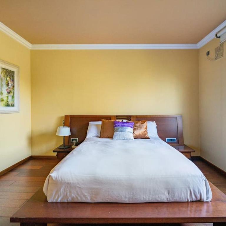 Exclusiva Casa de Lujo con Piscinas y Amplio Jardín en Zona Tranquila - Deluxe Villa - 20
