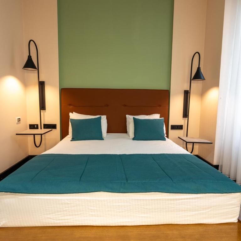 Hotel Astra - Deluks Dvokrevetna Soba s Bračnim Krevetom (2 odrasle osobe + 1 dete) - 12
