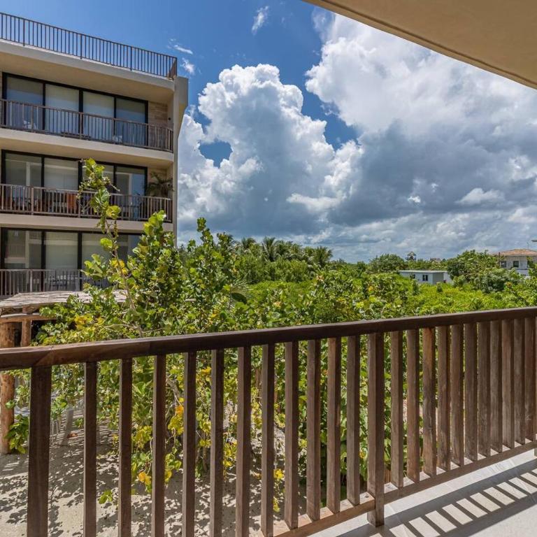Pool View Loft Steps From The Ocean in Punta Cocos - C101 - Estudio con vistas a la piscina - 15