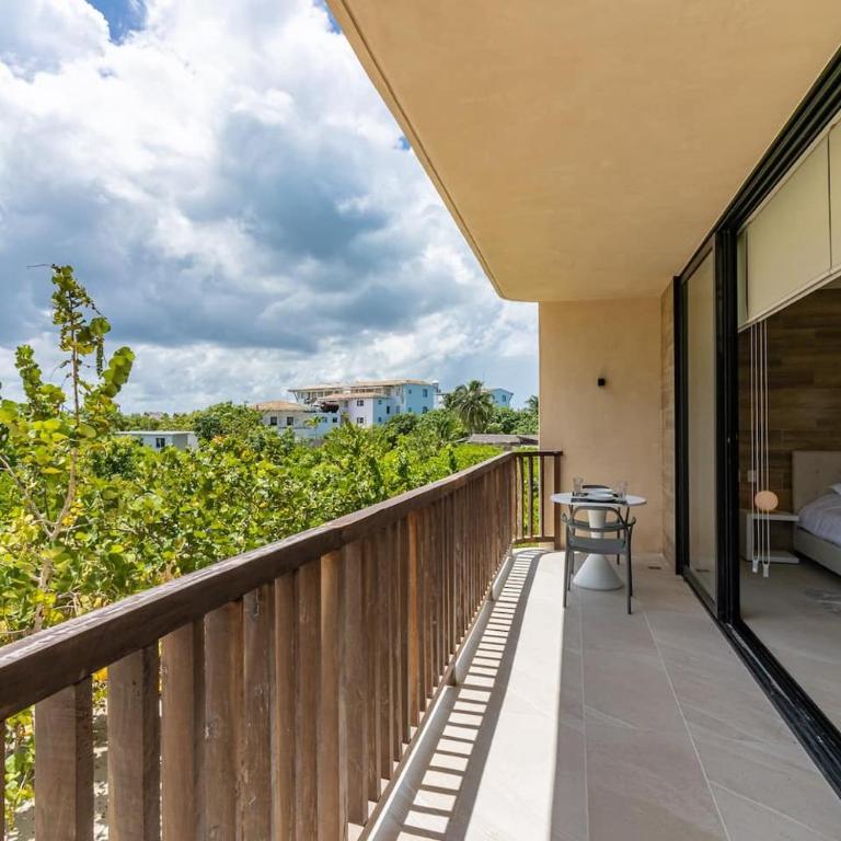 Pool View Loft Steps From The Ocean in Punta Cocos - C101 - Estudio con vistas a la piscina - 16