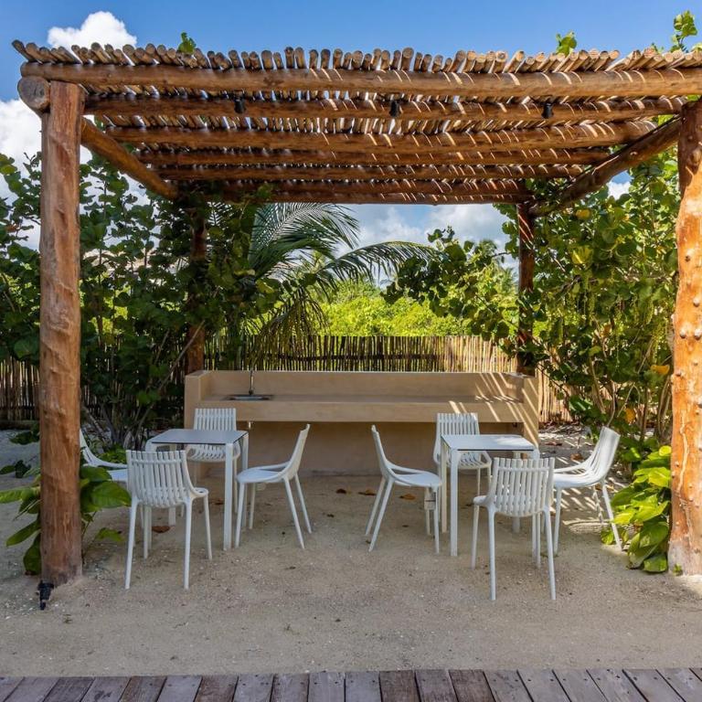 Pool View Loft Steps From The Ocean in Punta Cocos - C101 - Estudio con vistas a la piscina - 27