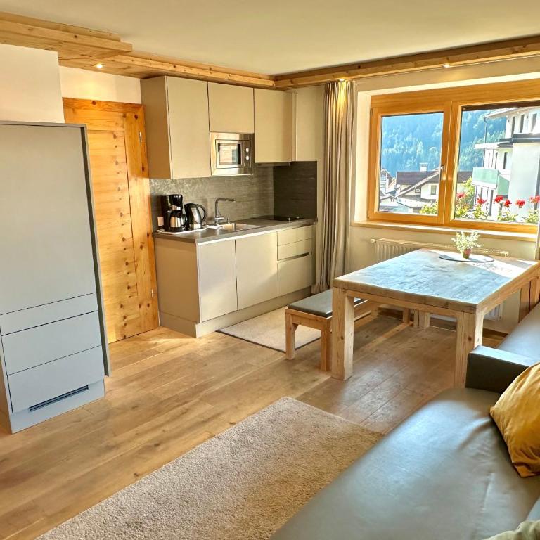 Aparthotel Krösbacher - Apartment with Mountain View - 3