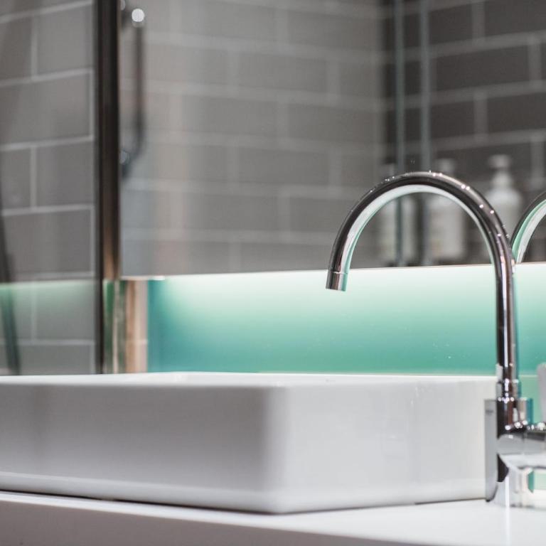 Holiday Inn Express Ajaccio by IHG - Chambre Lit Queen-Size Standard - Petit-Déjeuner Gratuit - 10