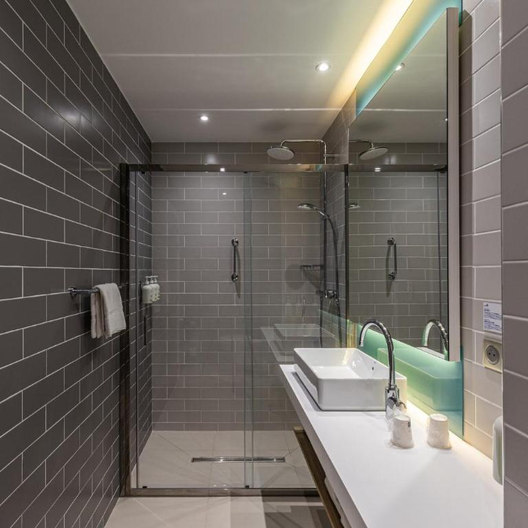 Holiday Inn Express Ajaccio by IHG - Chambre Lit Queen-Size Standard - Petit-Déjeuner Gratuit - 7