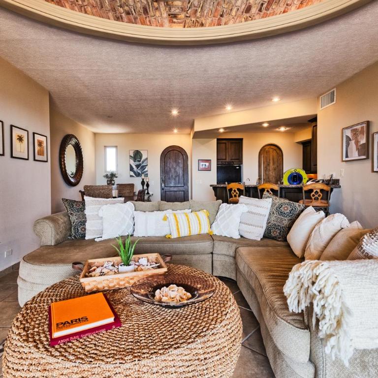 Bella Sirena Condo 201-E - Elegant Condo with Sunrise Sea Views - Two-Bedroom Apartment - 4