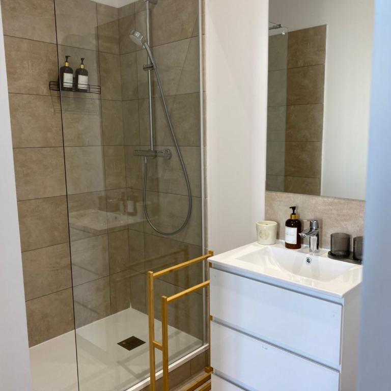 Collection Terreaux - No 3 Vue sur la place w AC - Studio Apartment - 3