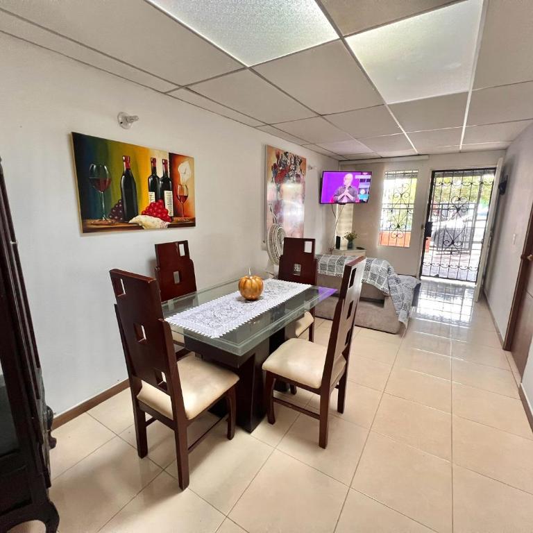 Casa amplia cerca a UKUMARI parque CONSOTA y excelentes restaurantes - Casa de 3 dormitorios - 2