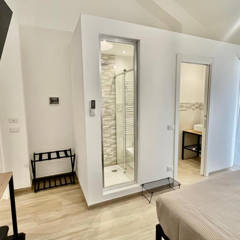 Porta D ossuna comfort apartments - Queen Room with Balcony - 5