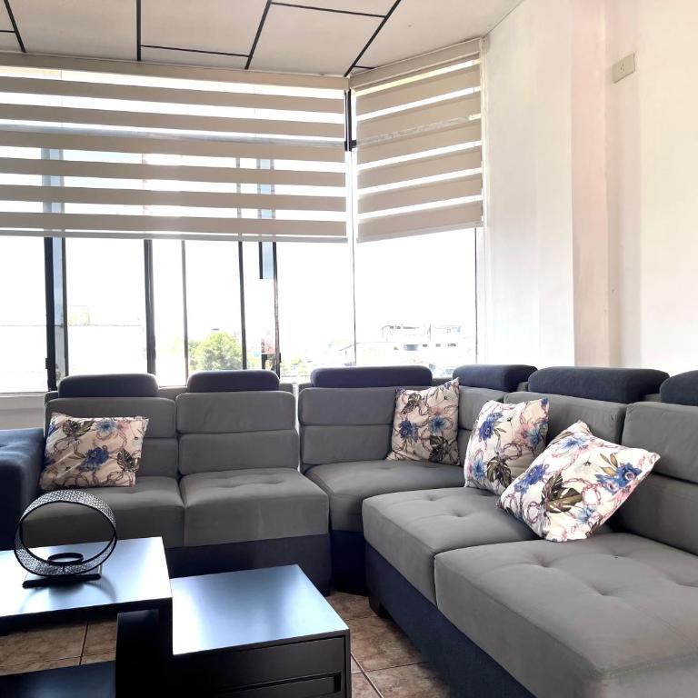 Moderno, grande, amplia vista, parqueo - Apartamento de 3 dormitorios - 4