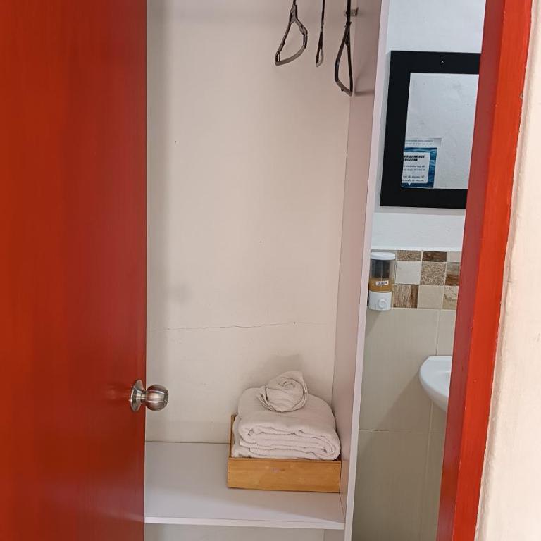 Hotel Marrokos Aeropuerto José María Córdova - Habitación Doble con balcón - 8