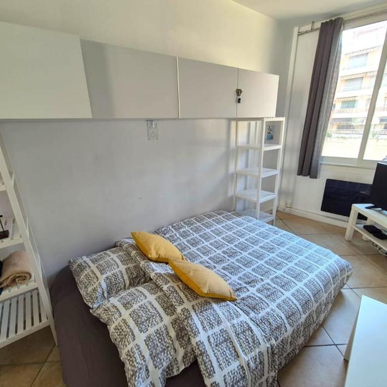 Studio plein centre de Juan - Proche plage et gare - Appartement 2 Chambres - 1