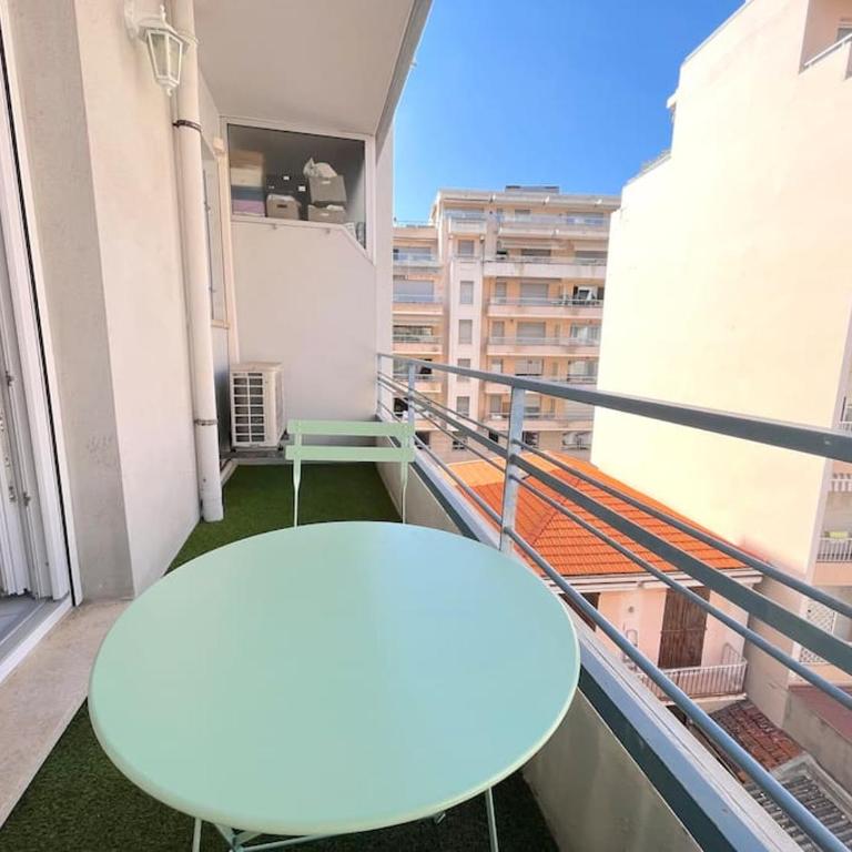 JOLI STUDIO - Studio neuf terrasse Clim WI-FI 2 min. des plages - Appartamento con 1 Camera da Letto - 2