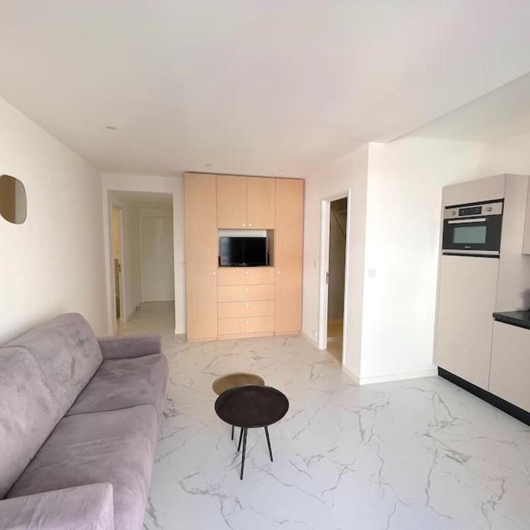 JOLI STUDIO - Studio neuf terrasse Clim WI-FI 2 min. des plages - Appartamento con 1 Camera da Letto - 4