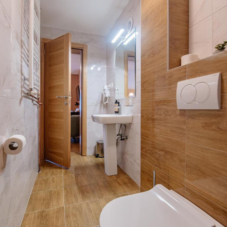 Hotel Zlatni bor - Deluxe Triple Room - 6