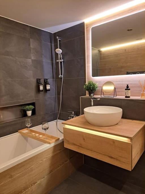 Ace Location with Pool & Sauna - Appartement 1 Chambre avec Balcon et Vue sur les Montagnes - 13