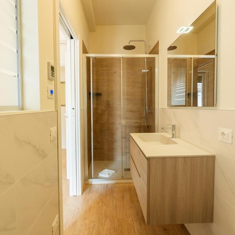 Ampia residenza Filippini a pochi passi dall'Arena - Domus Verona - Appartamento Deluxe con 2 Camere da Letto e Balcone - 9