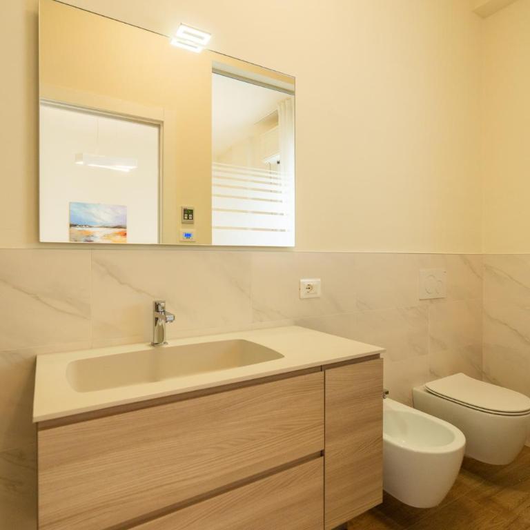 Ampia residenza Filippini a pochi passi dall'Arena - Domus Verona - Appartamento Deluxe con 2 Camere da Letto e Balcone - 10