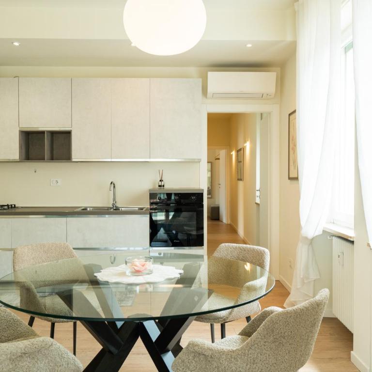 Ampia residenza Filippini a pochi passi dall'Arena - Domus Verona - Appartamento Deluxe con 2 Camere da Letto e Balcone - 4