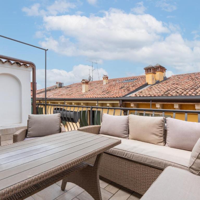 Ampia residenza Filippini a pochi passi dall'Arena - Domus Verona - Appartamento Deluxe con 2 Camere da Letto e Balcone - 3