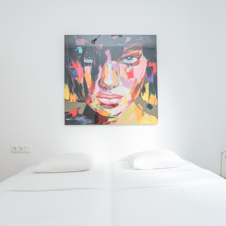 Canela Homes BARCELONA GÒTIC - Three-Bedroom Apartment - 14